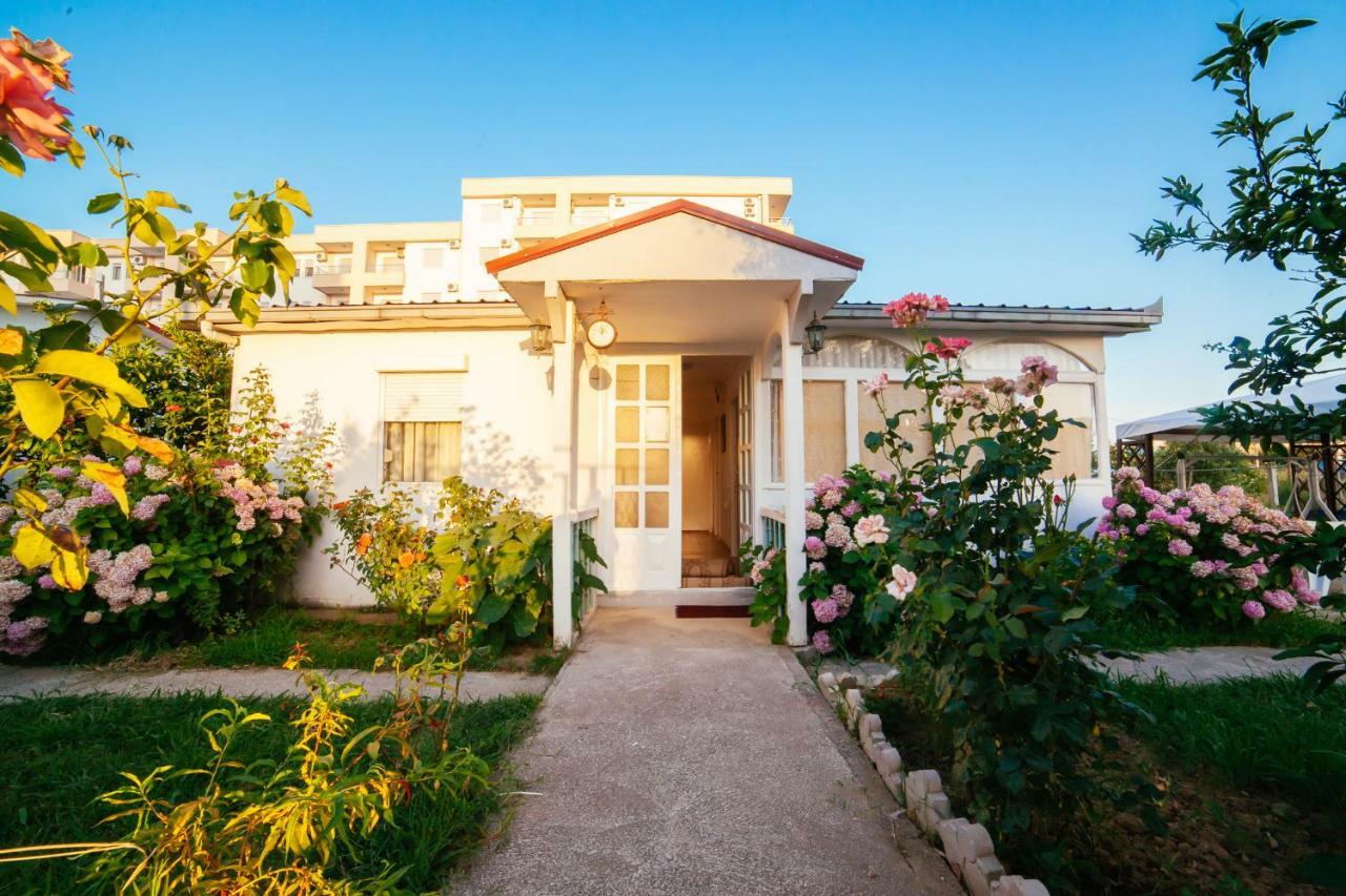Paradise Apartment *